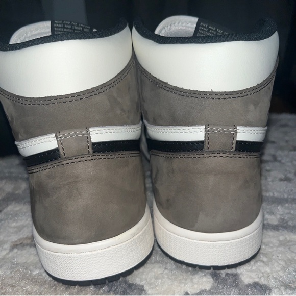 Jordan 1 High Dark Mocha - Picture 8 of 16